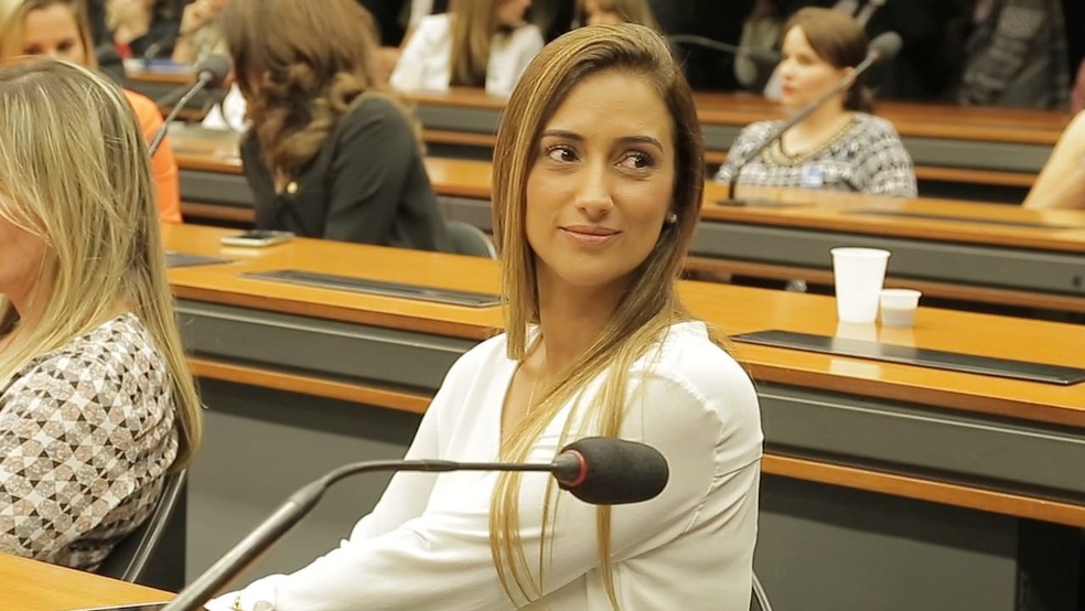 You are currently viewing Quem é Flávia Arruda, que assume a articulação política do governo
