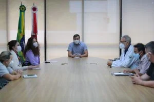 Leia mais sobre o artigo Wilson Lima discute ampliação da política de prevenção do câncer de colo do útero no Amazonas
