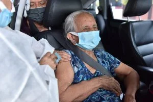 Leia mais sobre o artigo Idosos com 64 anos podem se vacinar contra Covid em sete pontos de Manaus nesta quarta (10)