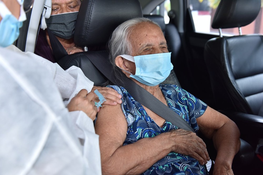 You are currently viewing Idosos com 64 anos podem se vacinar contra Covid em sete pontos de Manaus nesta quarta (10)
