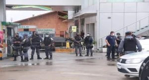 Leia mais sobre o artigo Ameaça de protesto contra aumento do preço da gasolina faz polícia reforçar segurança em rotatória na Zona Leste de Manaus