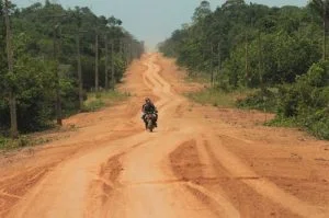 Leia mais sobre o artigo Justiça suspende obras para a reconstrução do lote C da Rodovia BR-319/AM