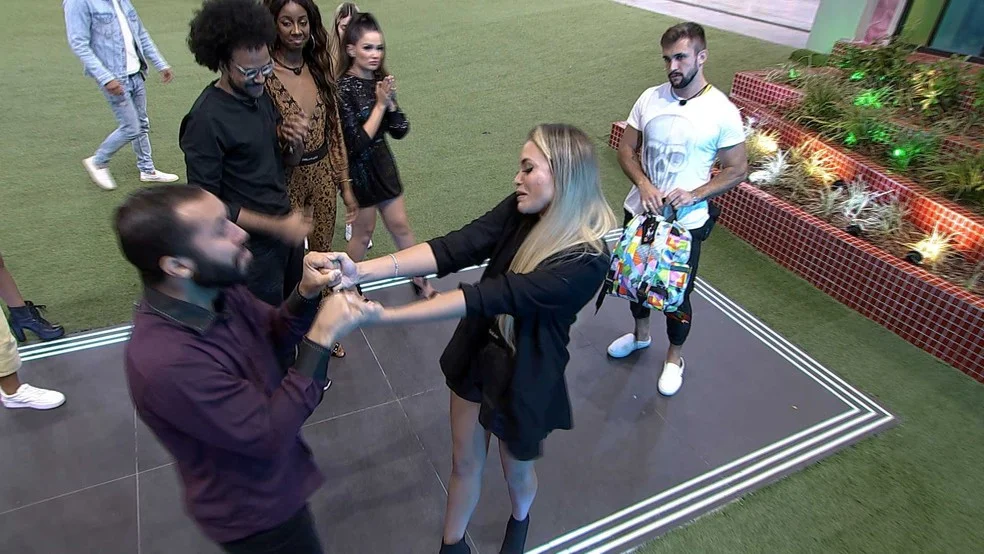No momento, você está visualizando Sarah é a oitava eliminada do BBB21, com 76,76% dos votos