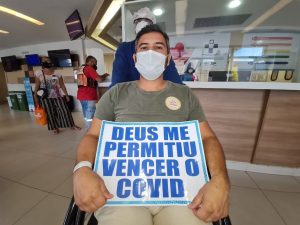 Read more about the article Primeiro paciente de Rondônia recebe alta após tratamento contra Covid em Manaus: ‘Nasci de novo’, diz