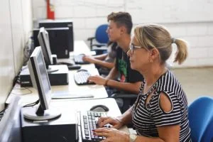 Leia mais sobre o artigo Prefeitura de Manaus anuncia edital com 350 vagas em cursos profissionalizantes para mulheres