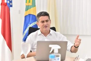 Leia mais sobre o artigo David Almeida assina termo de participação em consórcio para aquisição de vacinas