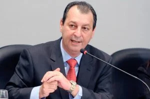 Leia mais sobre o artigo Omar Aziz diz que Pazuello enganou o Amazonas com promessas de vacinas
