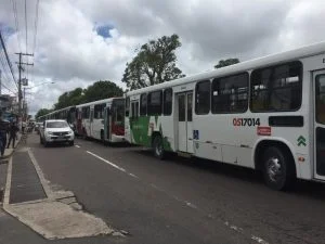 Leia mais sobre o artigo Motoristas e cobradores fazem paralisação de ônibus em Manaus