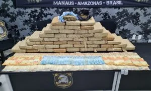 Leia mais sobre o artigo Polícia apreende carro de luxo, 40 quilos de skunk e R$ 15 mil com dupla suspeita de tráfico em Manaus