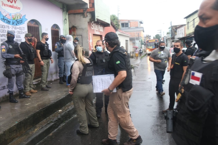 You are currently viewing POLÍCIA CIVIL FAZ OPERAÇÃO EM MANAUS E CUMPRE 17 MANDADOS DE PRISÃO