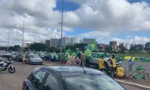 Leia mais sobre o artigo Apoiadores fazem carreata por aniversário de Bolsonaro