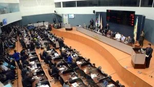 Leia mais sobre o artigo Câmara analisa projeto que autoriza compra direta de vacinas para Manaus