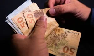 Leia mais sobre o artigo Bolsa Família começa a ser pago hoje a 14 milhões de lares