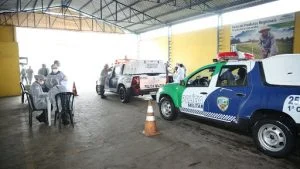 Leia mais sobre o artigo Amazonas começa a vacinar policiais e bombeiros com doses de reserva técnica que vencem em abril