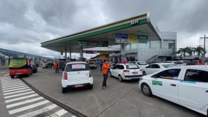 Read more about the article Sindicato dos petroleiros e taxistas protestam contra aumento no preço dos combustíveis em Manaus