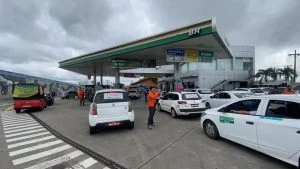 Leia mais sobre o artigo Sindicato dos petroleiros e taxistas protestam contra aumento no preço dos combustíveis em Manaus