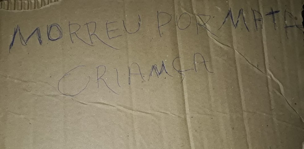 You are currently viewing Homem é morto e criminosos deixam bilhete para a polícia em Manaus