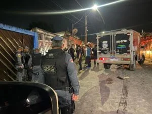 Leia mais sobre o artigo Homem é morto com mais de 10 tiros na frente de casa em Manaus