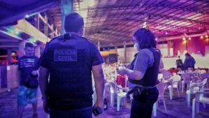 Leia mais sobre o artigo Festa clandestina com cerca de 300 pessoas é encerrada em Manaus