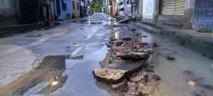 Leia mais sobre o artigo Chuva forte alaga ruas e enxurrada invade casas em Manaus