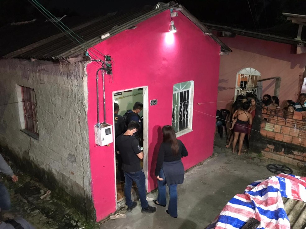 You are currently viewing Atiradores invadem casa e matam jovem de 23 anos em Manaus