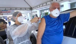 Leia mais sobre o artigo Manaus inicia vacinação de adultos entre 45 e 49 anos com doenças preexistentes