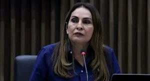 Leia mais sobre o artigo Condenada por enriquecimento ilícito, Glória Carratte é pressionada a deixar presidência da Comissão de Ética da CMM