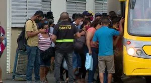 Leia mais sobre o artigo Ônibus do transporte coletivo de Manaus seguem com aglomeração mesmo com pandemia
