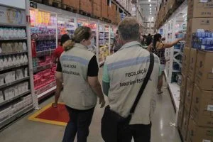 Leia mais sobre o artigo Após denúncias de aglomeração, supermercados são fiscalizados em Manaus