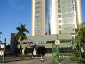 Leia mais sobre o artigo Médico veterinário é condenado a 3 anos de prisão por assediar e tentar estuprar funcionária em Manaus