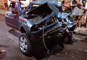 Leia mais sobre o artigo Homem morre ao colidir carro contra ônibus de rota no bairro Redenção