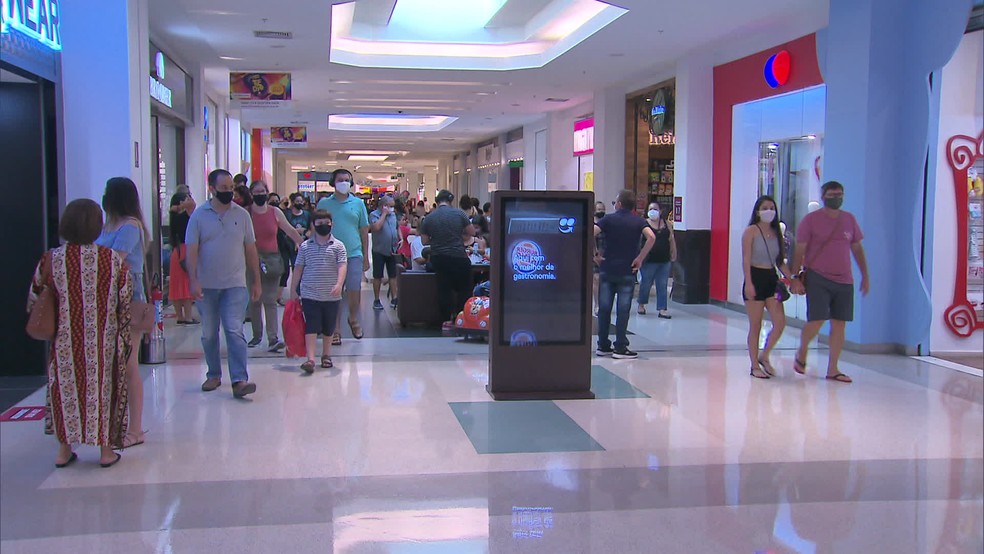 You are currently viewing Governo do AM amplia em 1h abertura de shoppings e autoriza realização de eventos
