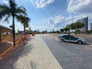 Read more about the article Decreto mantém interdição da praia da Ponta Negra em Manaus, amplia horário do comércio e abre faixa liberada