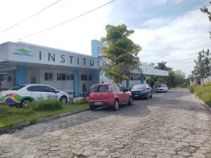 Leia mais sobre o artigo Vigilante morre após ser baleado e esfaqueado em assalto dentro de ônibus em Manaus