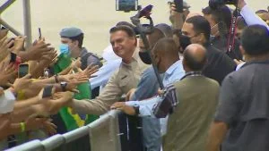 Leia mais sobre o artigo Bolsonaro leva Pazuello na 1ª viagem a Manaus após colapso hospitalar pela Covid