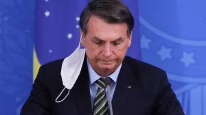 Leia mais sobre o artigo Presidente da República, Bolsonaro visita comunidades em Brasília, sem máscara, e causa aglomeração