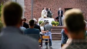 Leia mais sobre o artigo Os padres alemães que desafiam o Vaticano abençoando uniões homoafetivas