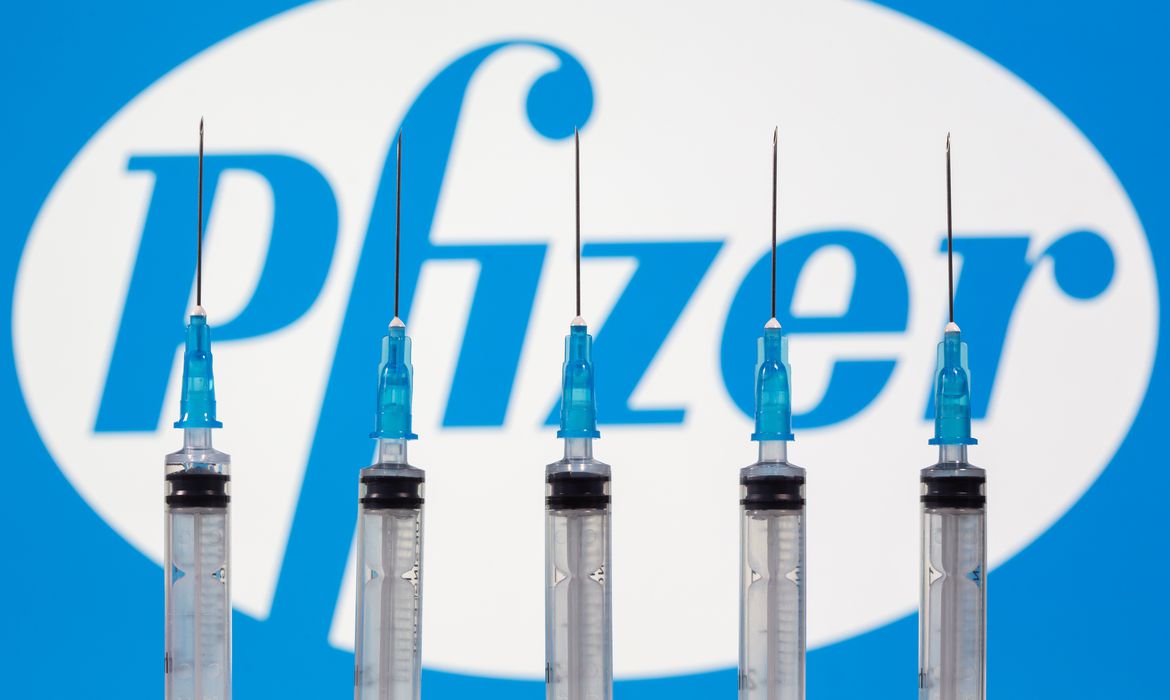 You are currently viewing Governo começa a distribuir hoje lote de 1 milhão de vacinas da Pfizer