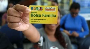 Leia mais sobre o artigo ‘Cadastro do Bolsa Família será feito por aplicativo e não mais por prefeituras’, diz Bolsonaro
