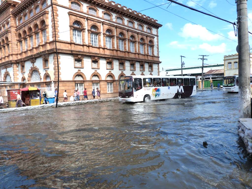 You are currently viewing Prefeito David Almeida anuncia cheia histórica em Manaus