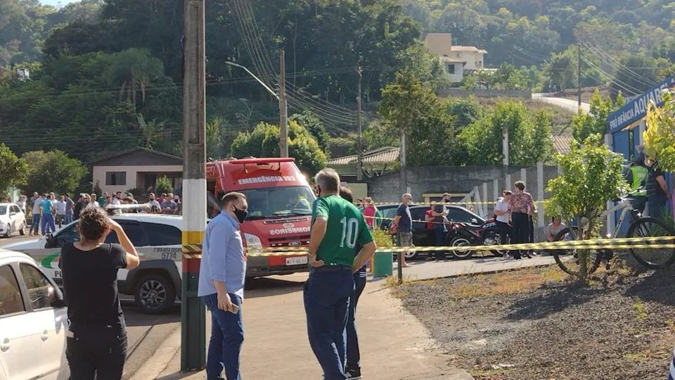 You are currently viewing Adolescente invade creche e mata três crianças e uma professora em Santa Catarina