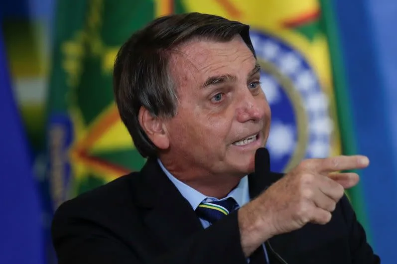 You are currently viewing Bolsonaro ameaça uso de Forças Armadas se país não “voltar à normalidade”