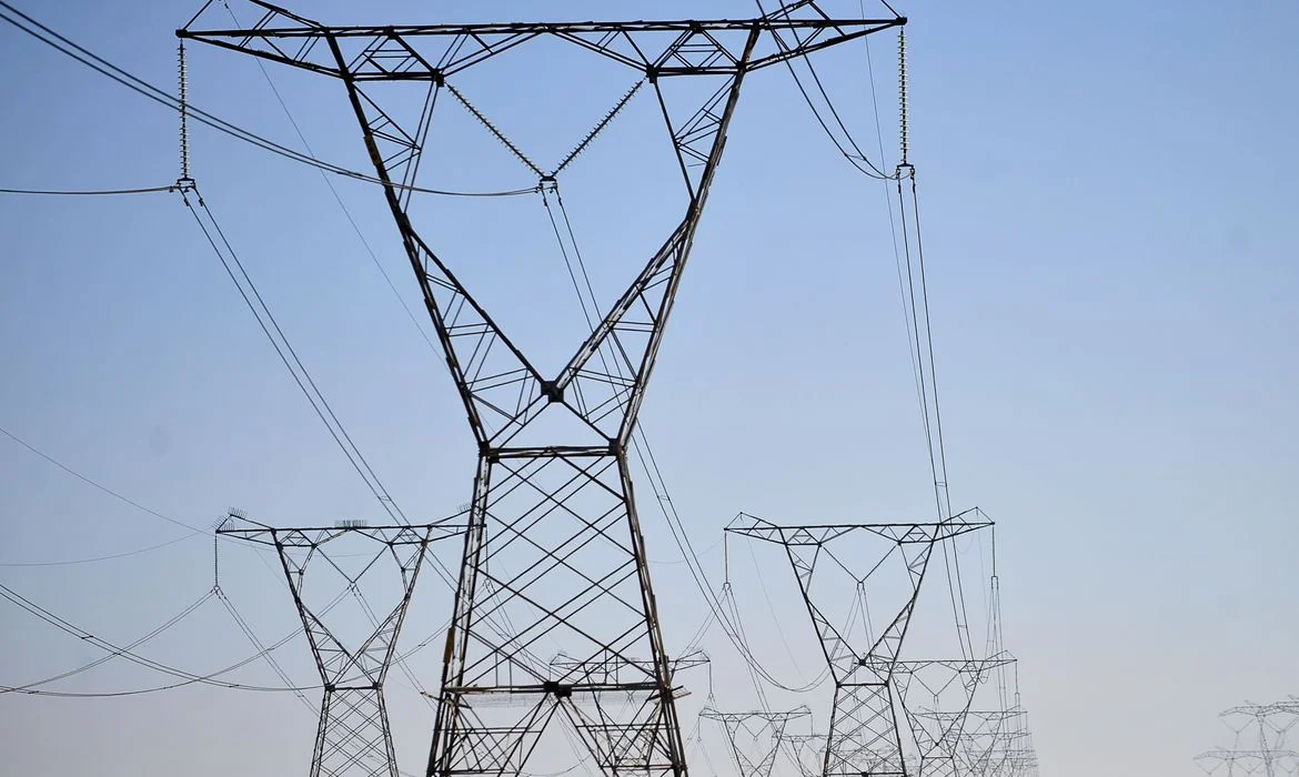 No momento, você está visualizando Com baixo nível de reservatórios, Aneel decide que conta de luz ficará mais cara em junho