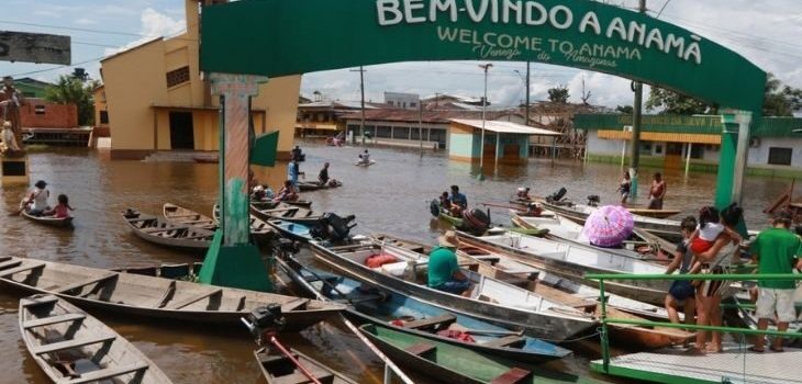 You are currently viewing ‘Veneza da Amazônia’ tem engarrafamento de canoas e cemitério submerso
