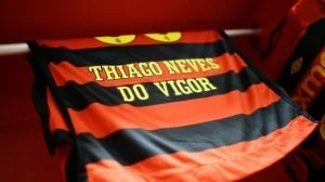 Leia mais sobre o artigo Após ataque homofóbico, Sport e jogadores do clube homenageiam ex-BBB Gil do Vigor