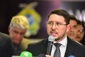 Leia mais sobre o artigo Documentação da compra dos respiradores superfaturados foi feita pelo ex-estagiário de Carlos Almeida