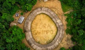 Read more about the article Garimpeiros jogam bombas contra indígenas em 7º dia de ataques na Terra Yanomami, dizem lideranças