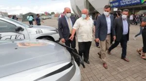 Leia mais sobre o artigo Governador do AM entrega viaturas e equipamentos para a segurança pública