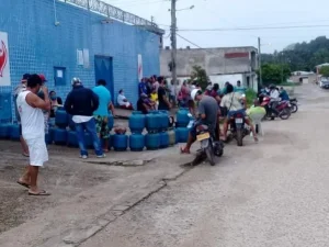 Leia mais sobre o artigo Gás de cozinha chega a R$150 no interior do AM e DPE pede providências contra preço abusivo