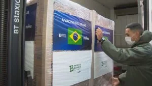 Leia mais sobre o artigo Butantan entrega 1,1 milhão de doses da CoronaVac ao Ministério da Saúde e paralisa produção da vacina por falta de matéria-prima